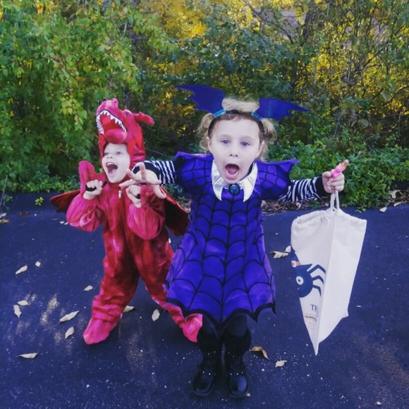 Meet your Posher, Shari. I believe in bundles - Picture 3 of 6